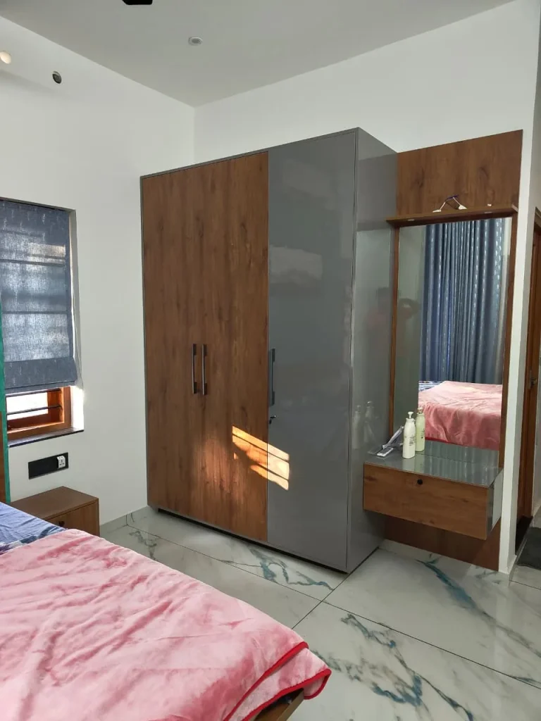 Oak and high-gloss grey wardrobe with a floating mirror dresser